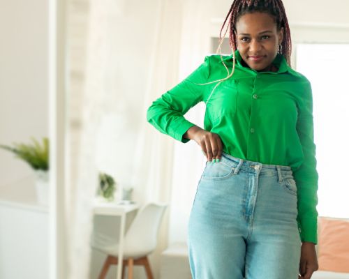 Jeans tiro alto mujer outfit: aprende a usar esta prenda
