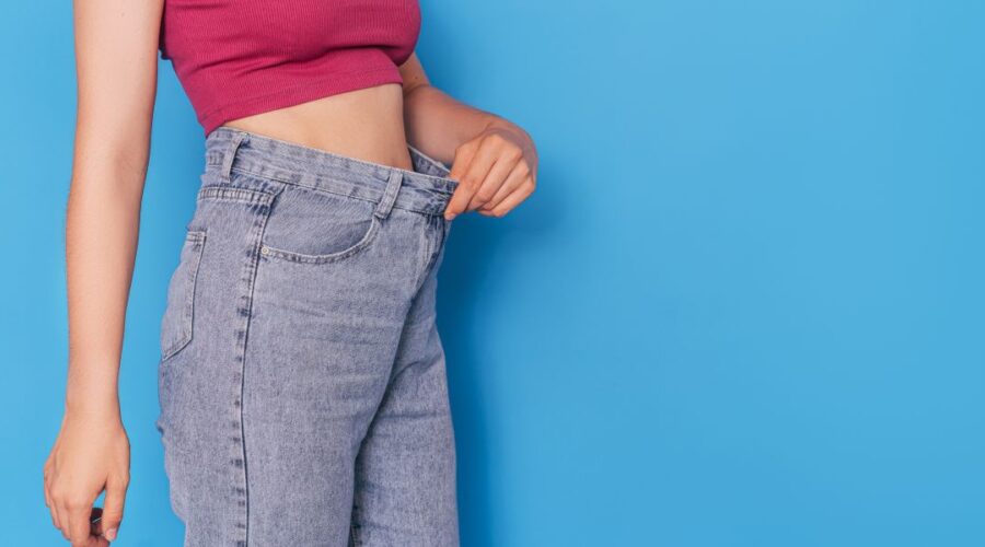 Jeans tiro alto mujer outfit_ aprende a usar esta prenda